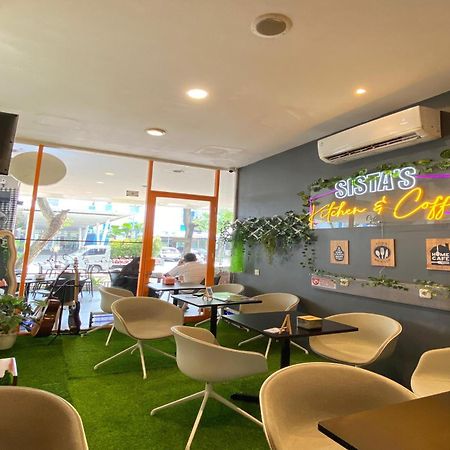 Hariss Inn Bandara Тангеранг Экстерьер фото